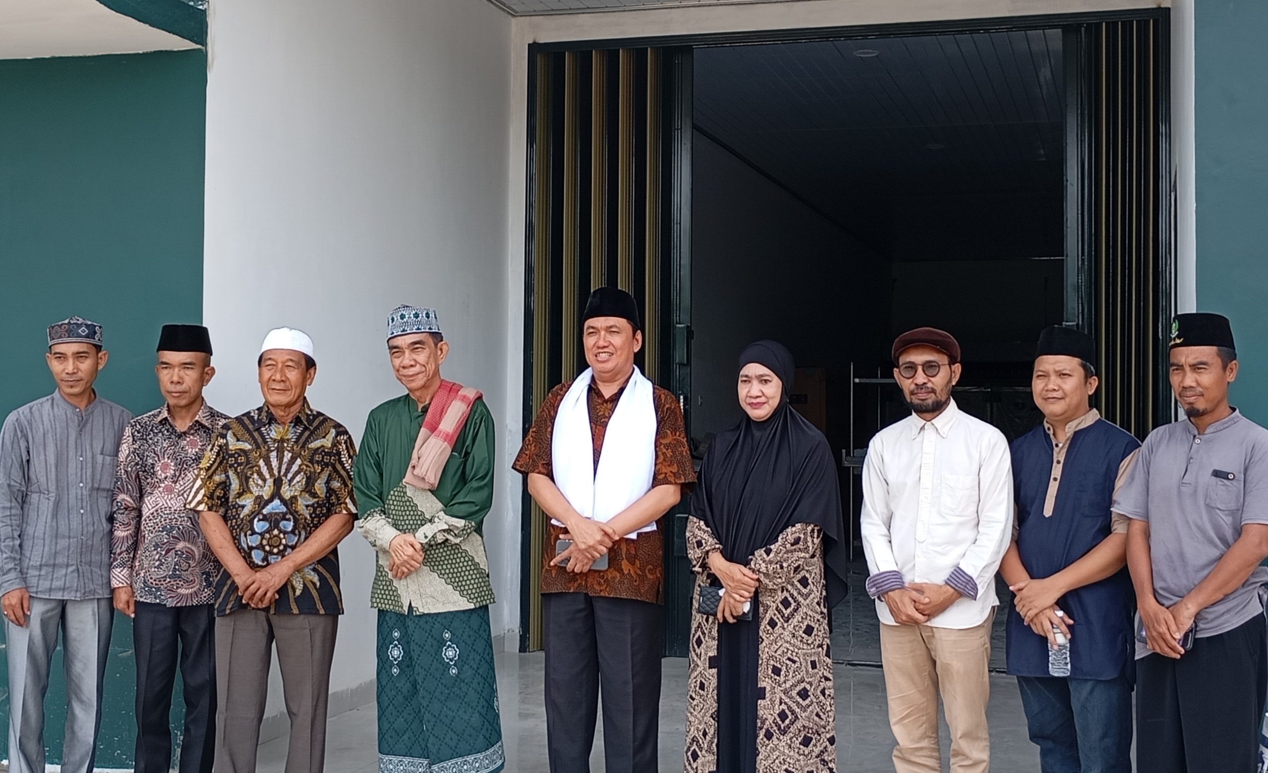 Ketua KPPU Tinjau Pembangunan Dapur Makan Bergizi Gratis di Ponpes Al-Ittifaqiah Indralaya Ketua KPPU Tinjau Pembangunan Dapur Makan Bergizi Gratis di Ponpes Al-Ittifaqiah Indralaya