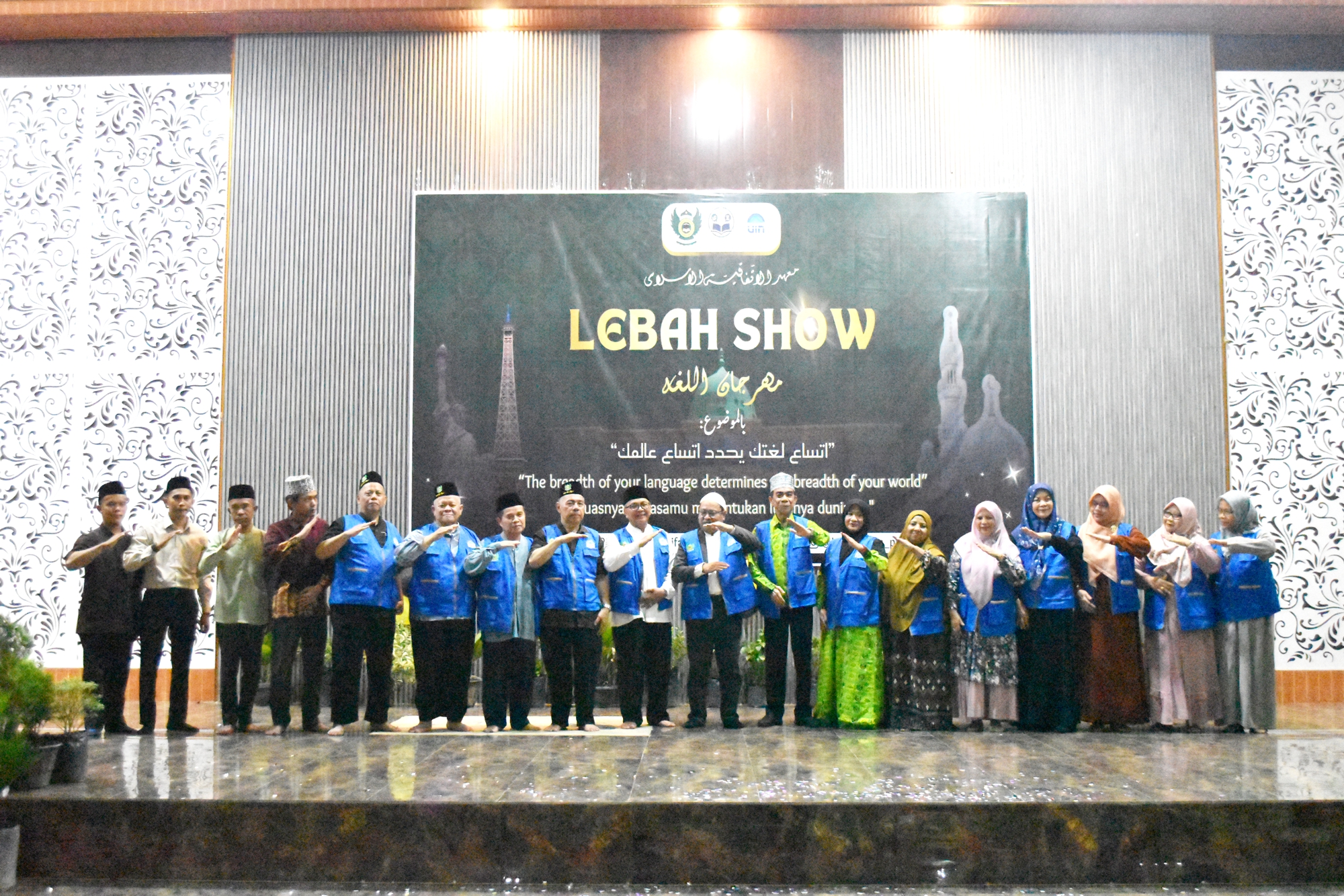 Lebah Show Al-Ittifaqiah 2025 resmi dibuka, ajang santri unjuk kemampuan berbahasa dan kreativitas Lebah Show Al-Ittifaqiah 2025 resmi dibuka, ajang santri unjuk kemampuan berbahasa dan kreativitas
