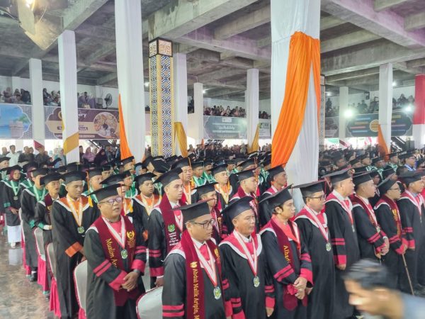 IAIQI Resmi Menjadi Universitas, 341 Wisudawan Dikukuhkan: Mampukah Universitas Pesantren Ini Menjadi Pusat Keilmuan Qur’ani Nasional?