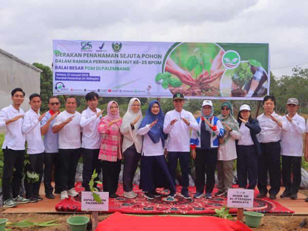 Lawan Kerusakan Alam, Pesantren Al-Ittifaqiah dan BPOM Palembang Tanam Sejuta Pohon